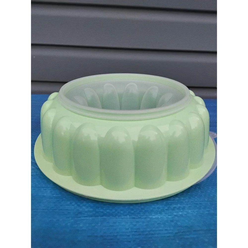 Tupperware Jel-N-Serve Jello Mold Mint Green Vintage Fluted Ring with Lids